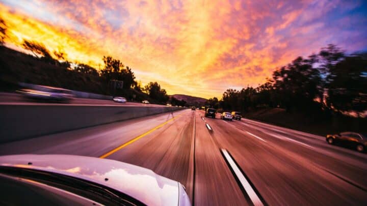 Comment démarrer une voiture avec une boite manuelle